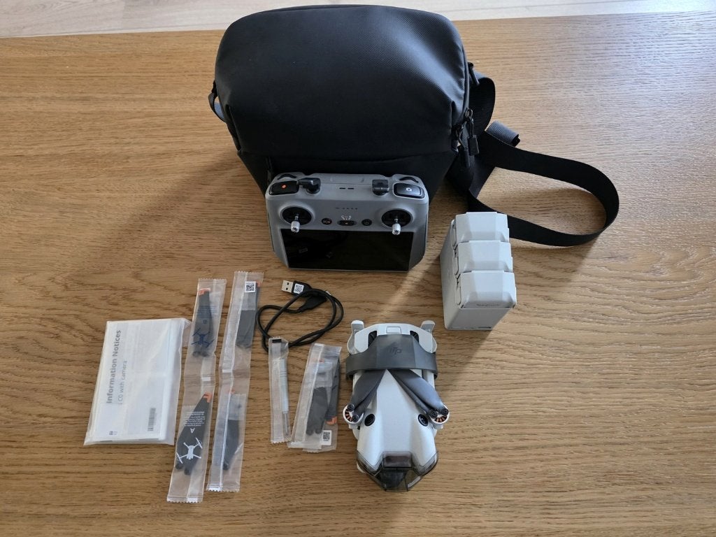 DJI Mini 4 Pro Fly More Combo: RC 2, 3 accu’s + opbergtas, Audio, Tv en Foto, Ophalen, 30 tot 45 minuten, Cameradrone, Return to Home