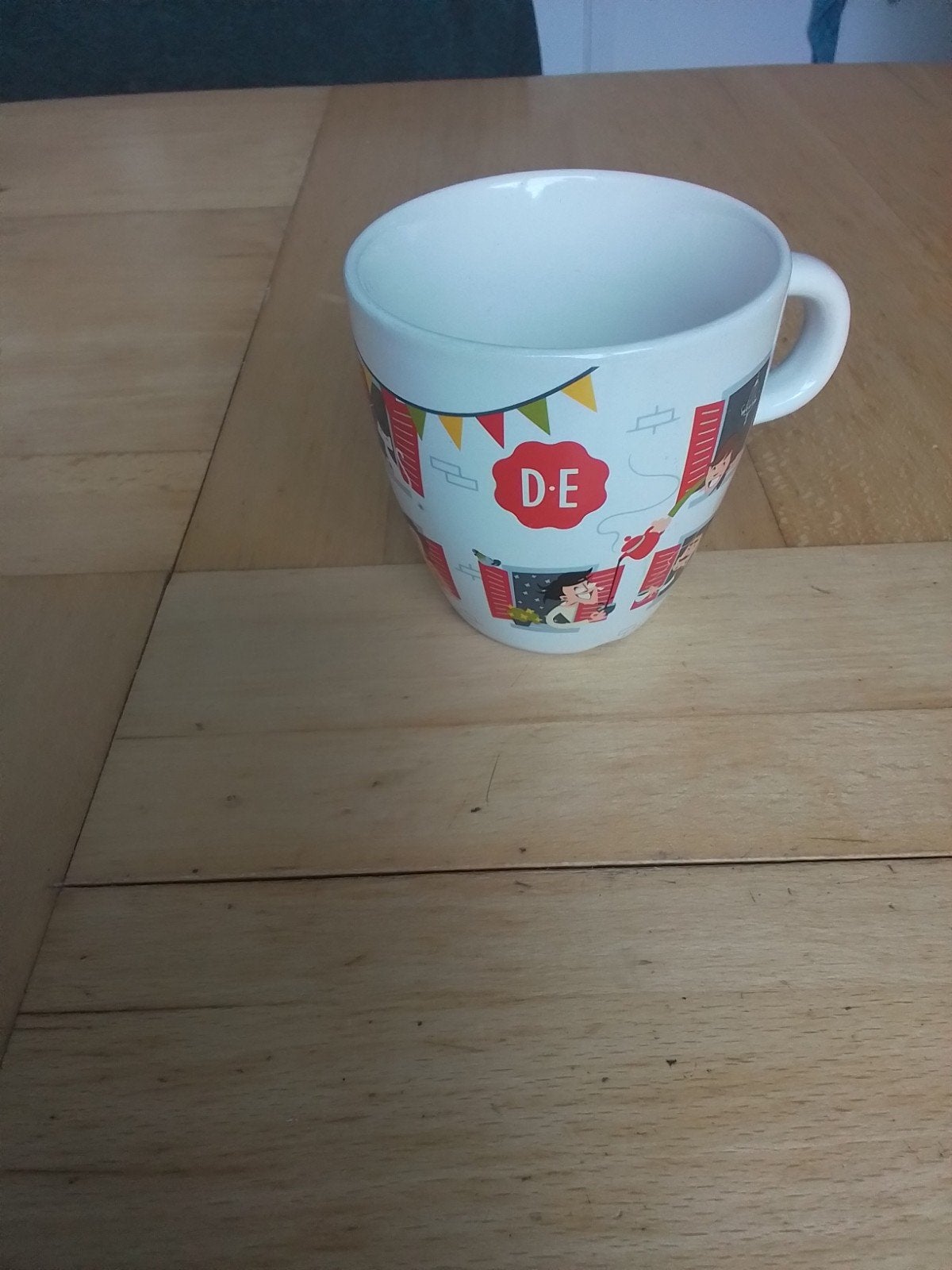 Douwe Egberts Mok - Feestelijk Design, Overige typen, Ophalen of Verzenden, Zo goed als nieuw, Steen/keramiek