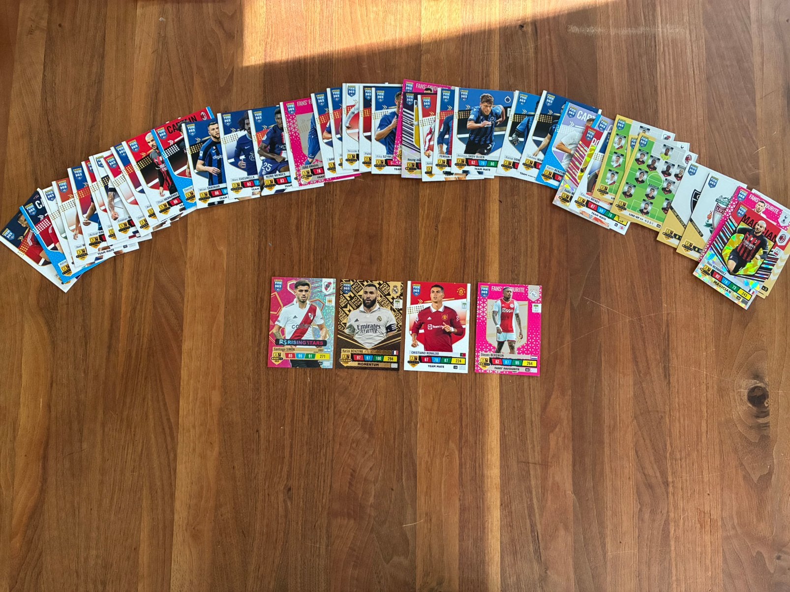 Panini fifa 365 voetbalkaarten 2023, Ophalen of Verzenden, Zo goed als nieuw, Meerdere plaatjes