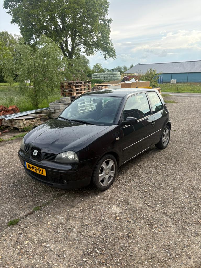 Seat Arosa 1.4 16V 101 pk 2004 Metallic Zwart, Auto's, Seat, Voorwielaandrijving, 4 stoelen, Zwart, Origineel Nederlands