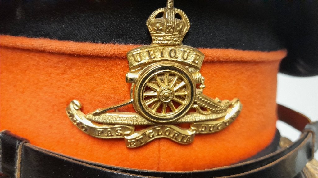 Britse Engels officier visor cap royal artillerie ww 2, Verzamelen, Ophalen of Verzenden, Landmacht, Engeland, Helm of Baret