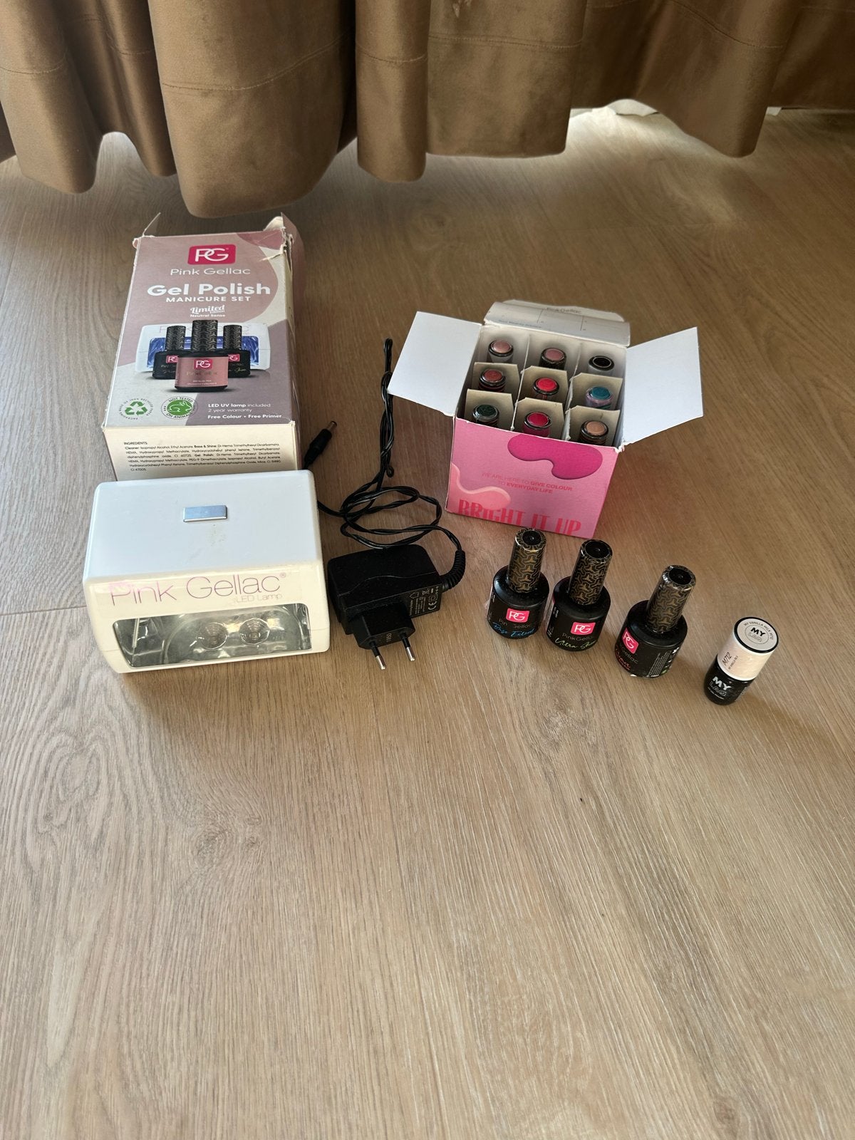 Complete gellak set – LED/UV lamp + Pink Gellac kleuren, Gebruikt, Overige kleuren, Ophalen of Verzenden, Handen en Nagels