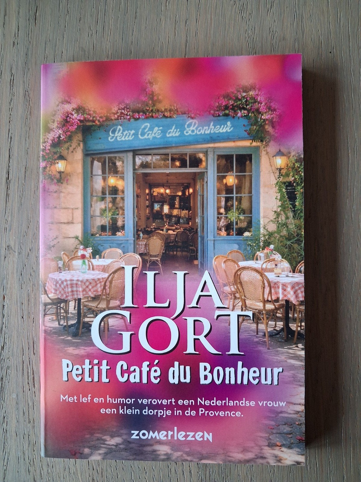 Ilja Gort - Petit Café du Bonheur, Ophalen of Verzenden, Nieuw, Ilja Gort, Nederland