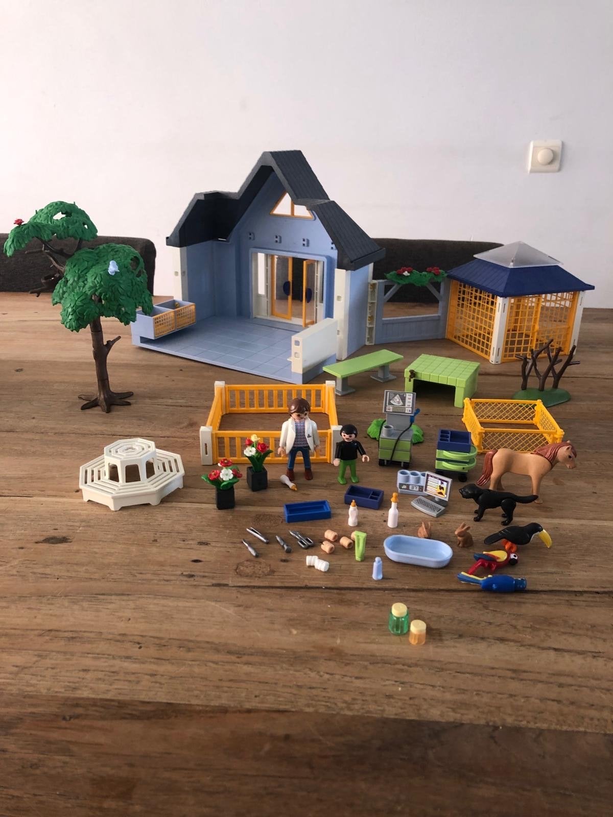 Playmobil Dierenkliniek met Dieren en Figuren, Ophalen, Gebouw, Complete set, Zo goed als nieuw