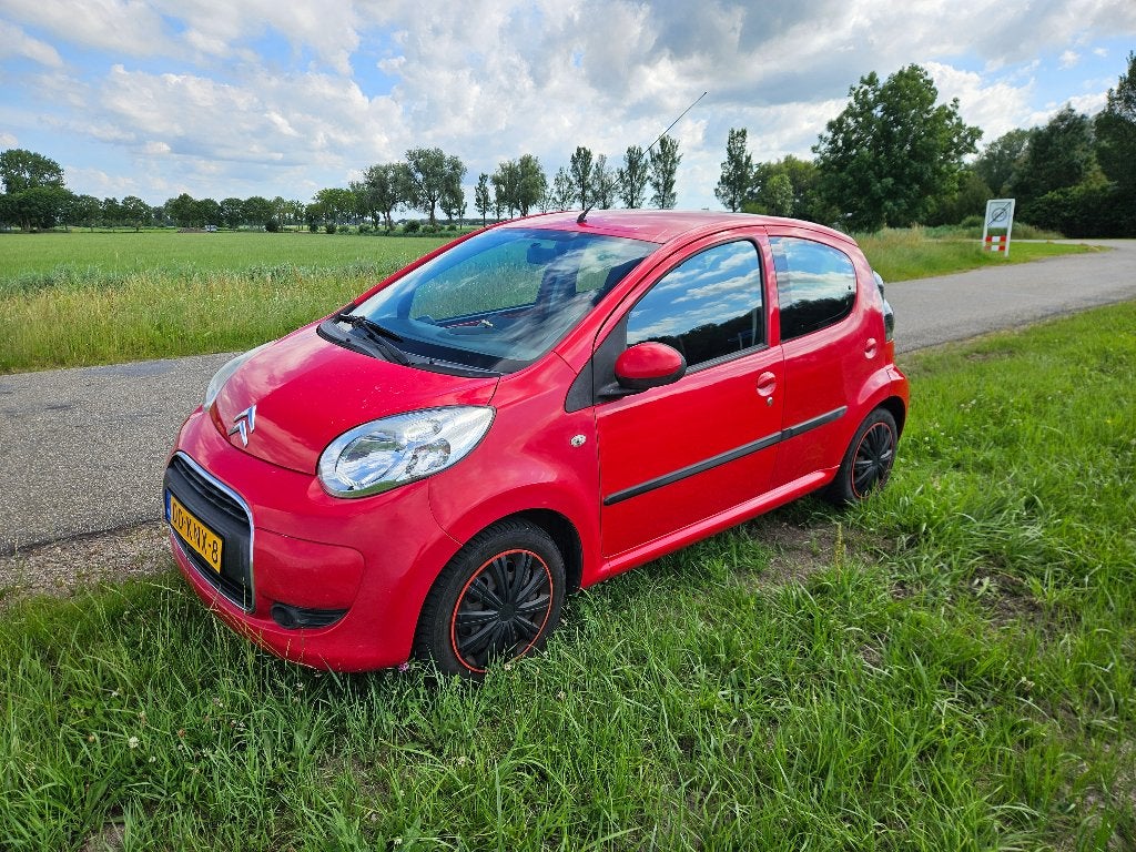 Citroën C1 1.0 5-DRS 2010 Rood - luxe uitvoering, Auto's, Voorwielaandrijving, Zwart, 4 stoelen, C1