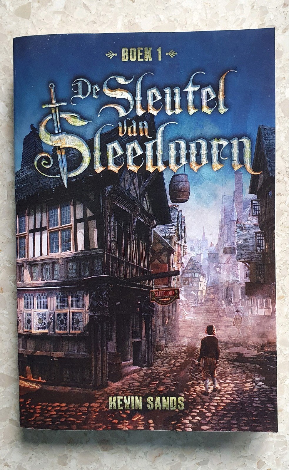 De Sleutel van Sleedoorn - Kevin Sands (Boek 1), Ophalen of Verzenden, Gelezen, Kevin Sands