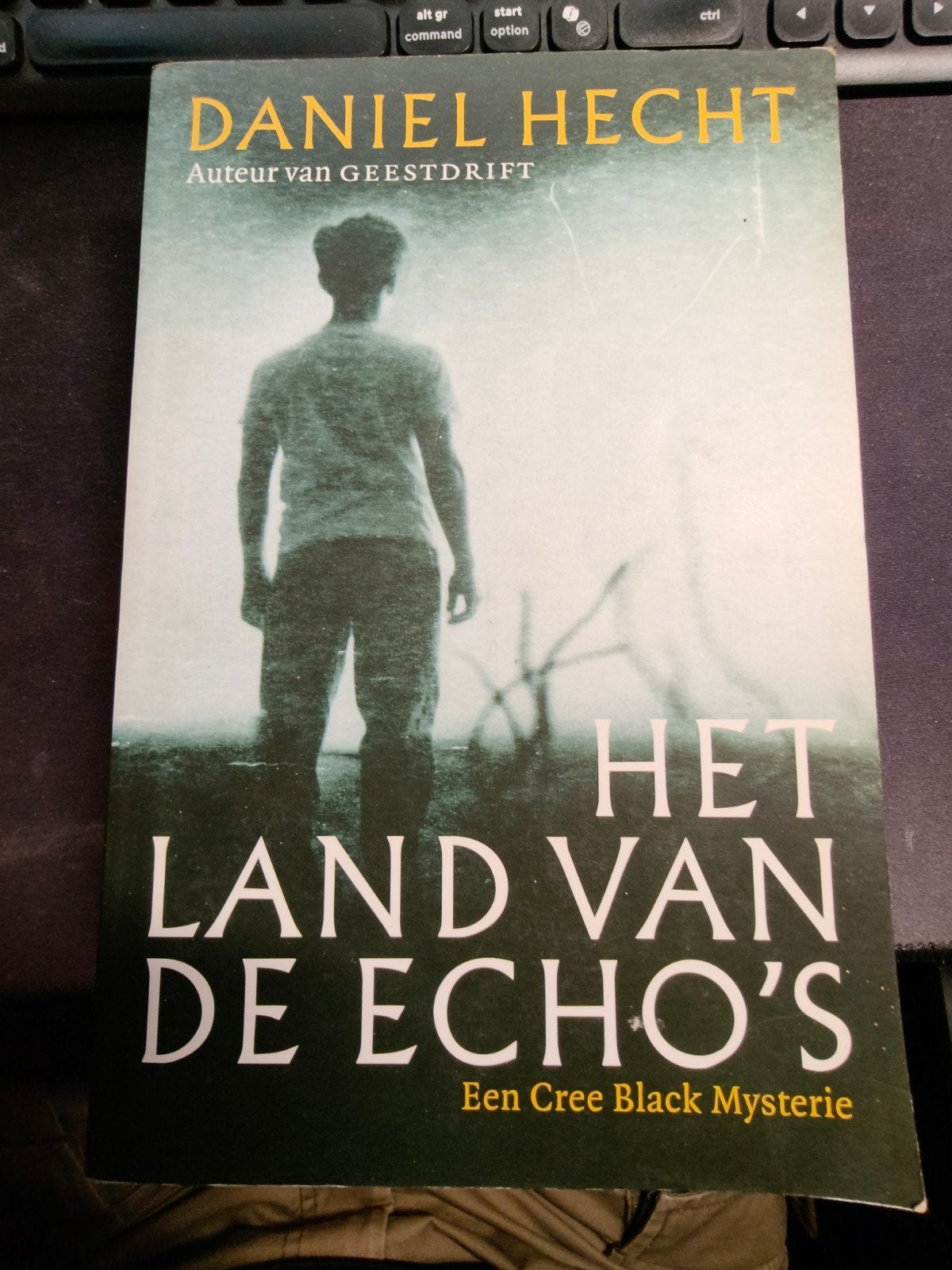 Het Land van de Echo's - Daniel Hecht (Cree Black Mysterie), Boeken, Ophalen of Verzenden, Gelezen, Daniel Hecht