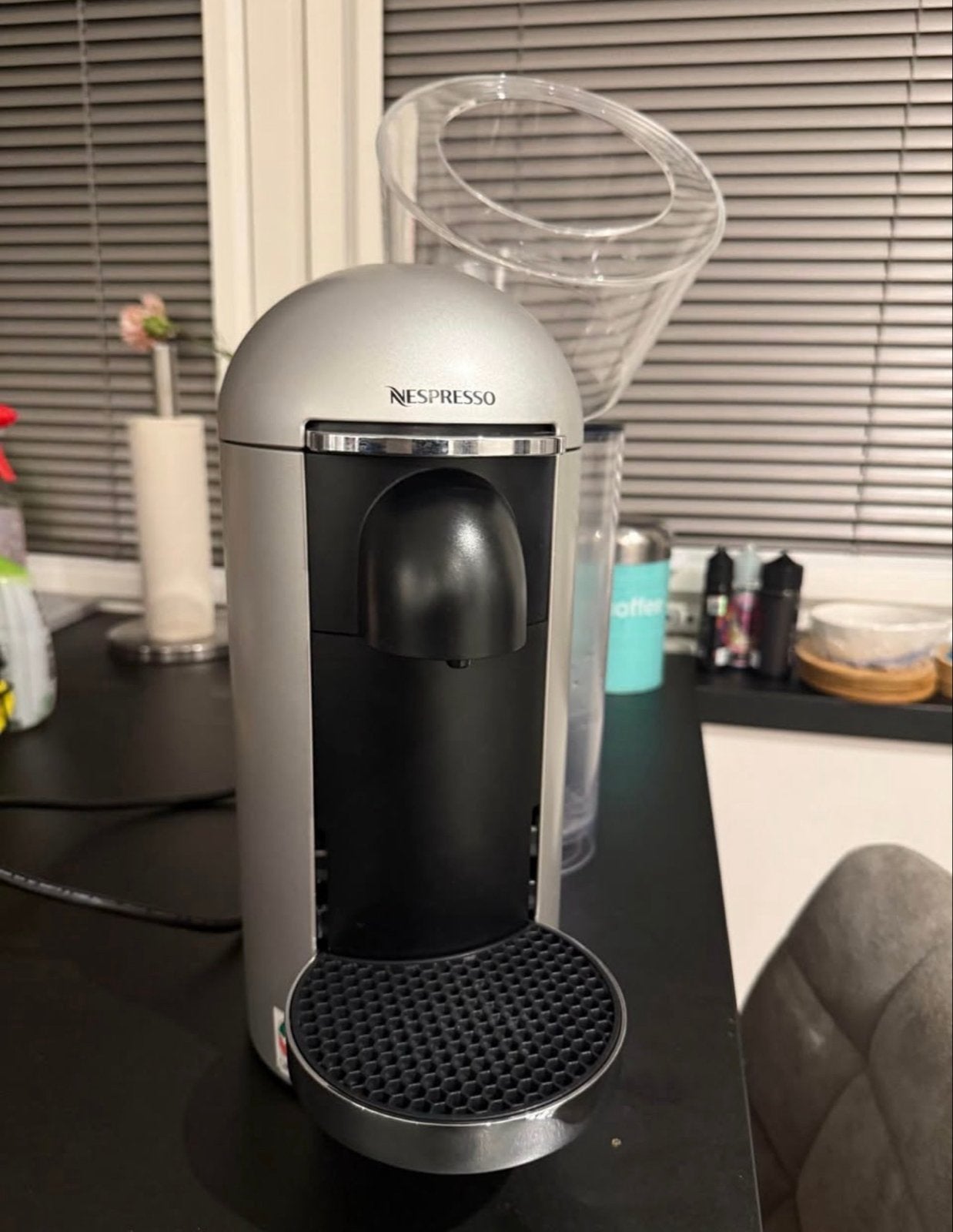 Foto 3 van Nespresso Vertuo koffiemachine - Zilver/Zwart