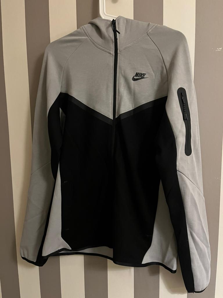 Nike Tech Fleece Compleet Grijs/Zwart Maat M, Ophalen of Verzenden, Zo goed als nieuw, Maat 48/50 (M), Grijs