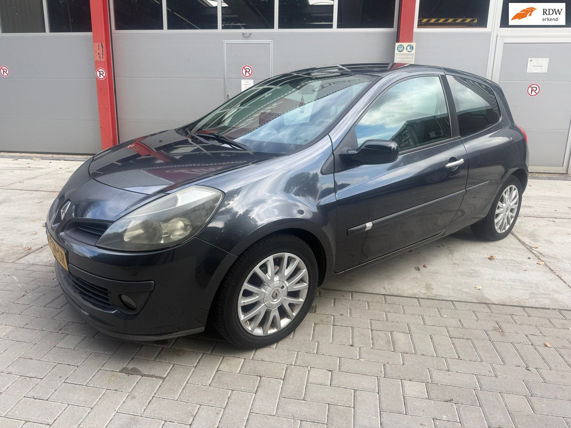 Renault Clio 1.4-16V Dynamique CarPlay, Auto's, Voorwielaandrijving, Gebruikt, 4 cilinders, 49 €/maand