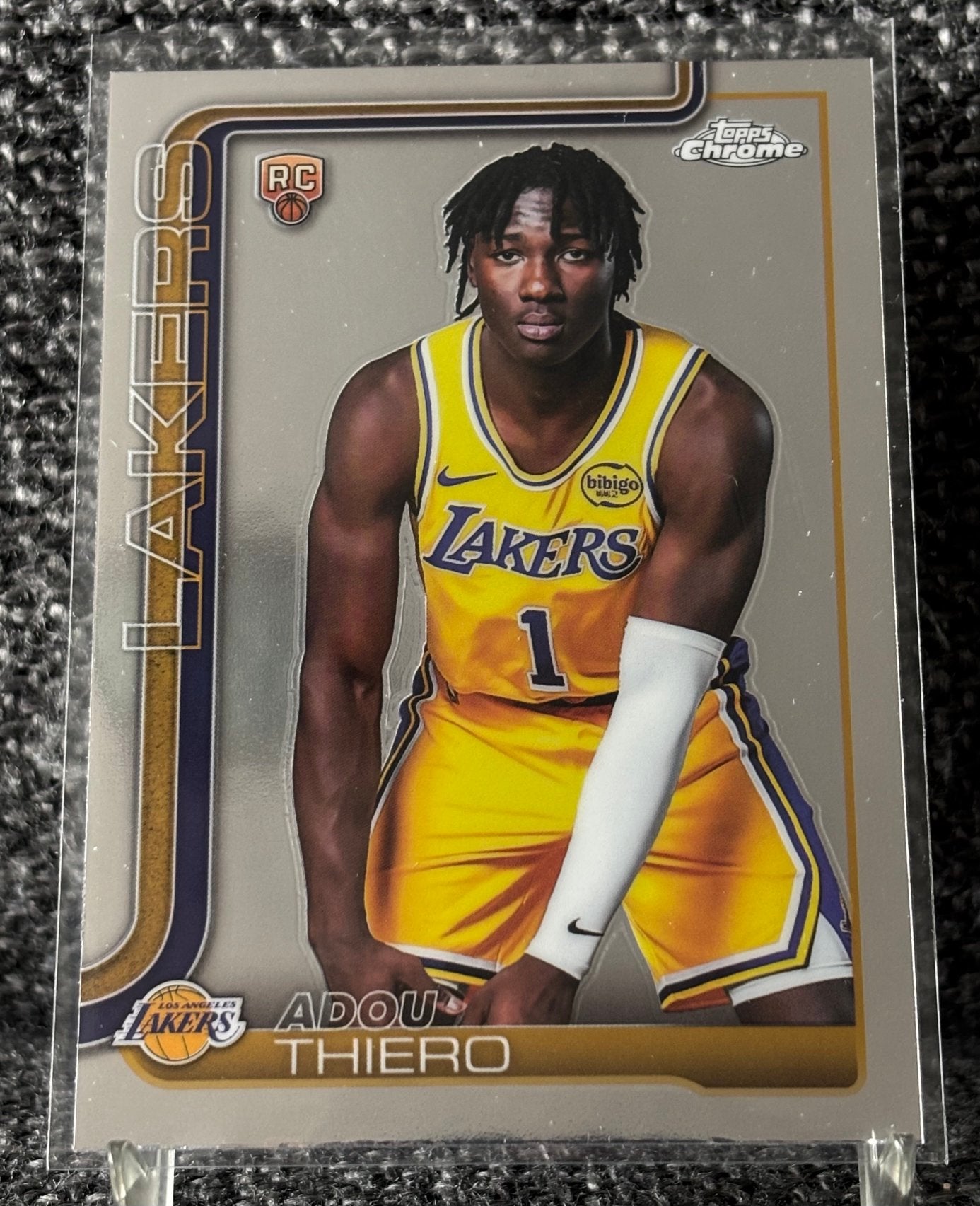 Adou Thiero RC Topps Chrome NBA card Los Angeles Lakers, Ophalen of Verzenden, Nieuw, Plaatje
