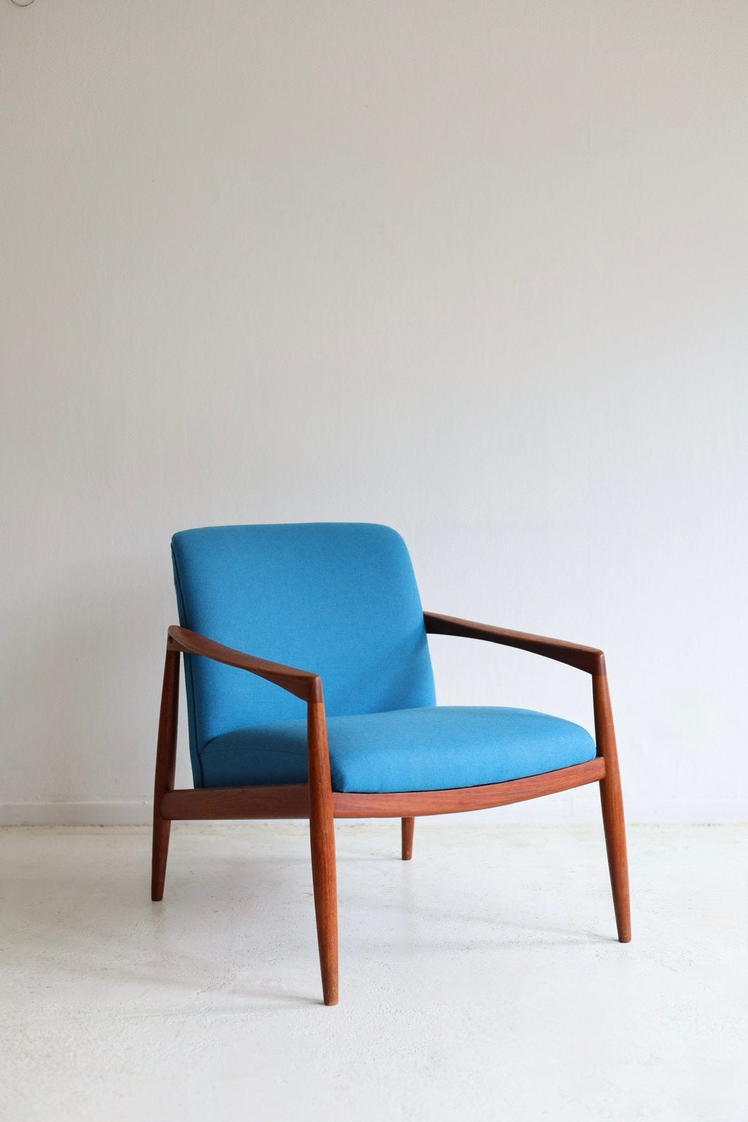 Fauteuil Deens jaren 60, Hergestoffeerd blauw, Huis en Inrichting, Fauteuils, Ophalen, 75 tot 100 cm, Tijdperk, Zo goed als nieuw