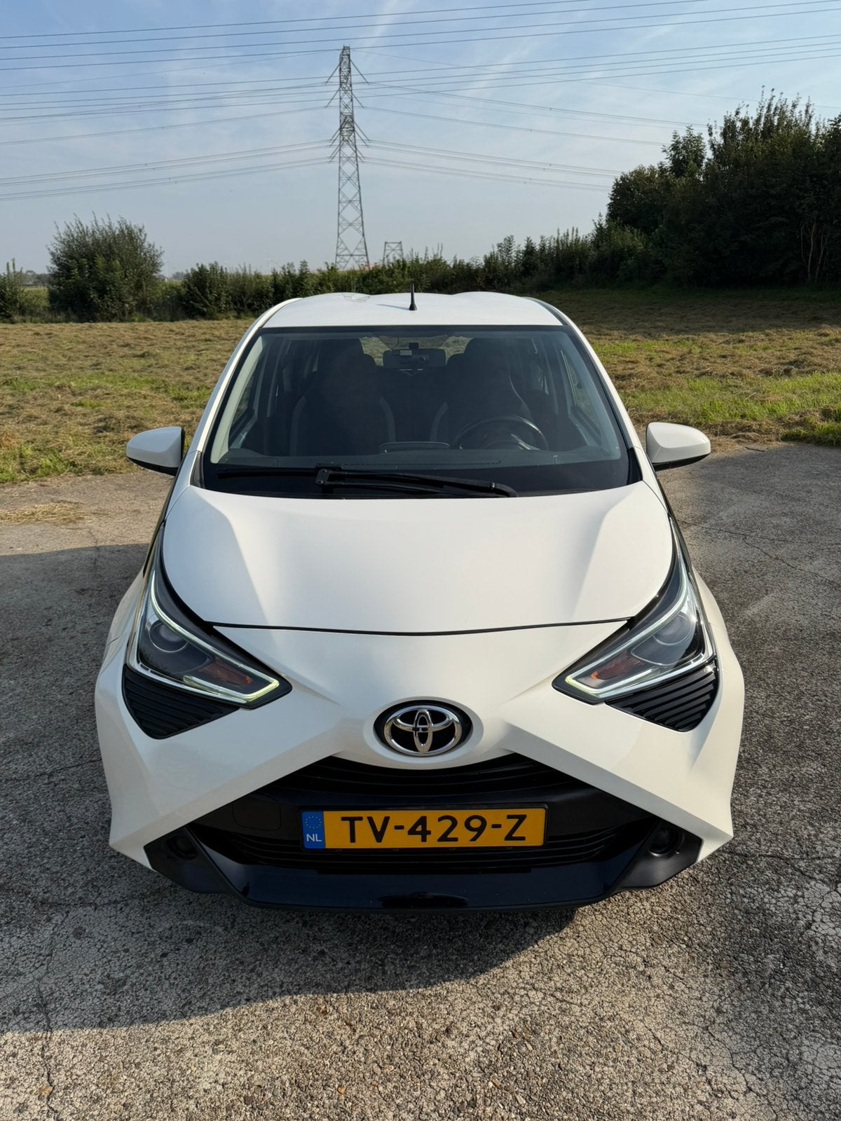 Foto 6 van Toyota Aygo 1.0 Vvt-i X-Play 5D 2018 Wit camera