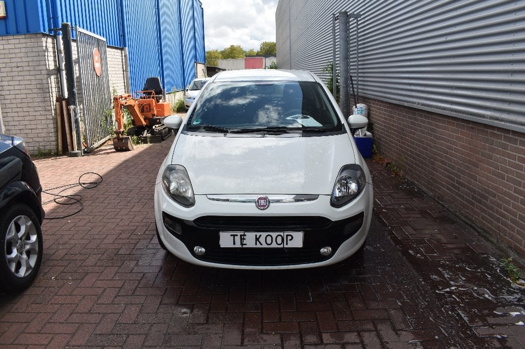 Fiat Punto 1.2 51KW/69PK 3DR Grande 2011 Wit, Voorwielaandrijving, 40 €/maand, 1242 cc, 4 cilinders