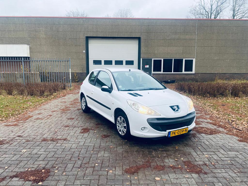 Peugeot 206+ 1.1 AIRCO|NETTE AUTO|KOOPJE, Auto's, Peugeot, Bedrijf, 206+, ABS, Airbags, Airconditioning, Boordcomputer, Centrale vergrendeling