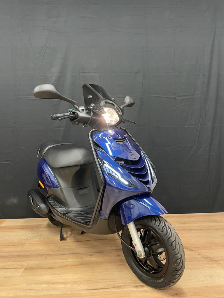 Piaggio Zip 4-takt of 2-takt Scooter gezocht, Fietsen en Brommers, Ophalen of Verzenden, Gebruikt, Benzine, Zip