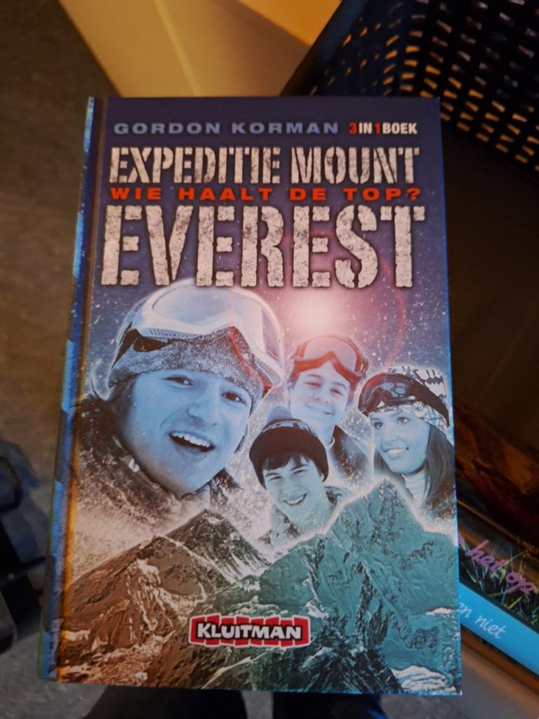 Gordon Korman - Expeditie mount everest, Ophalen of Verzenden, Zo goed als nieuw, Gordon Korman