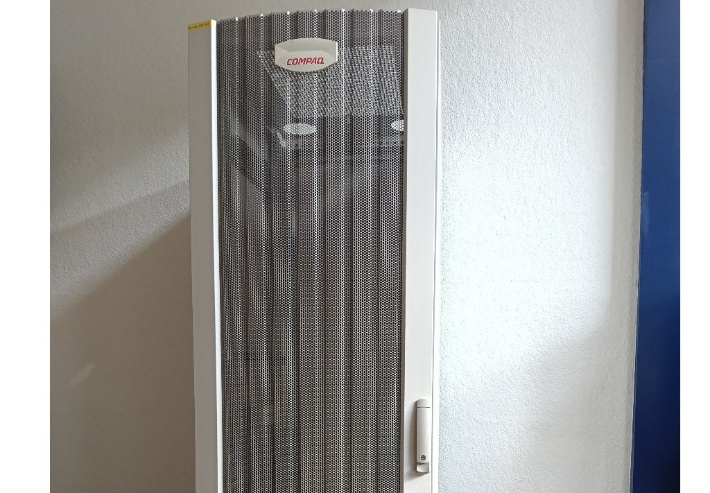 Keurige Compaq 42U 19"  serverkast, Ophalen, Gebruikt, Geperforeerd, Geperforeerd