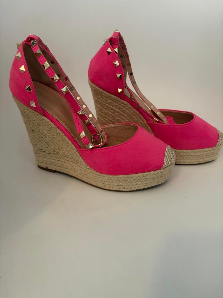 NIEUWE Roze sleehakken met studs - Maat 38, Kleding | Dames, Schoenen, Ophalen of Verzenden, Nieuw, Roze