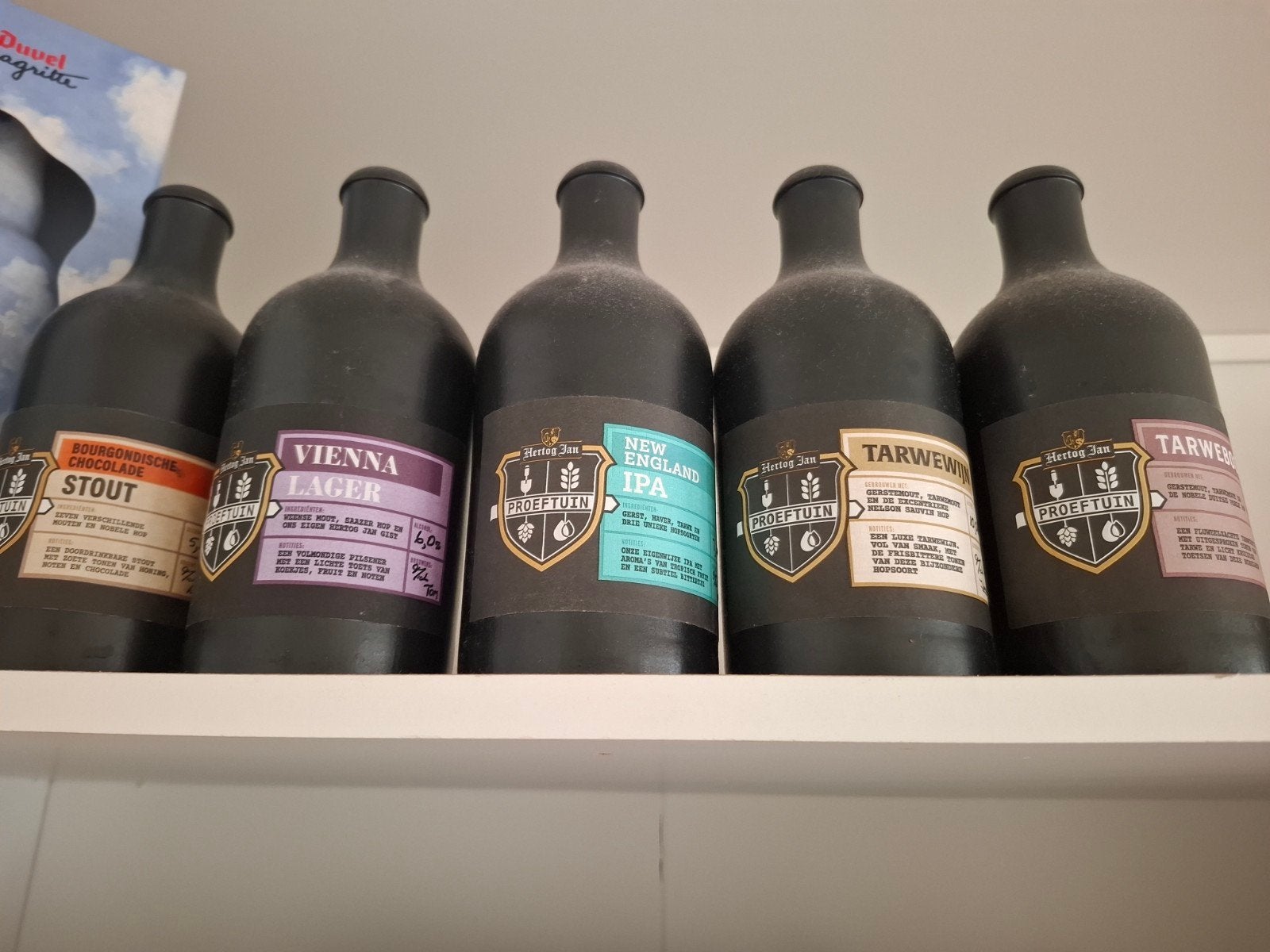 Verzameling lege bierkruiken van Hertog Jan, Ophalen, Gebruikt