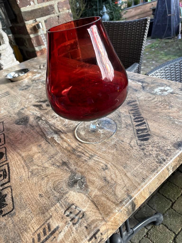 Grote rode cognacglas vaas, Ophalen