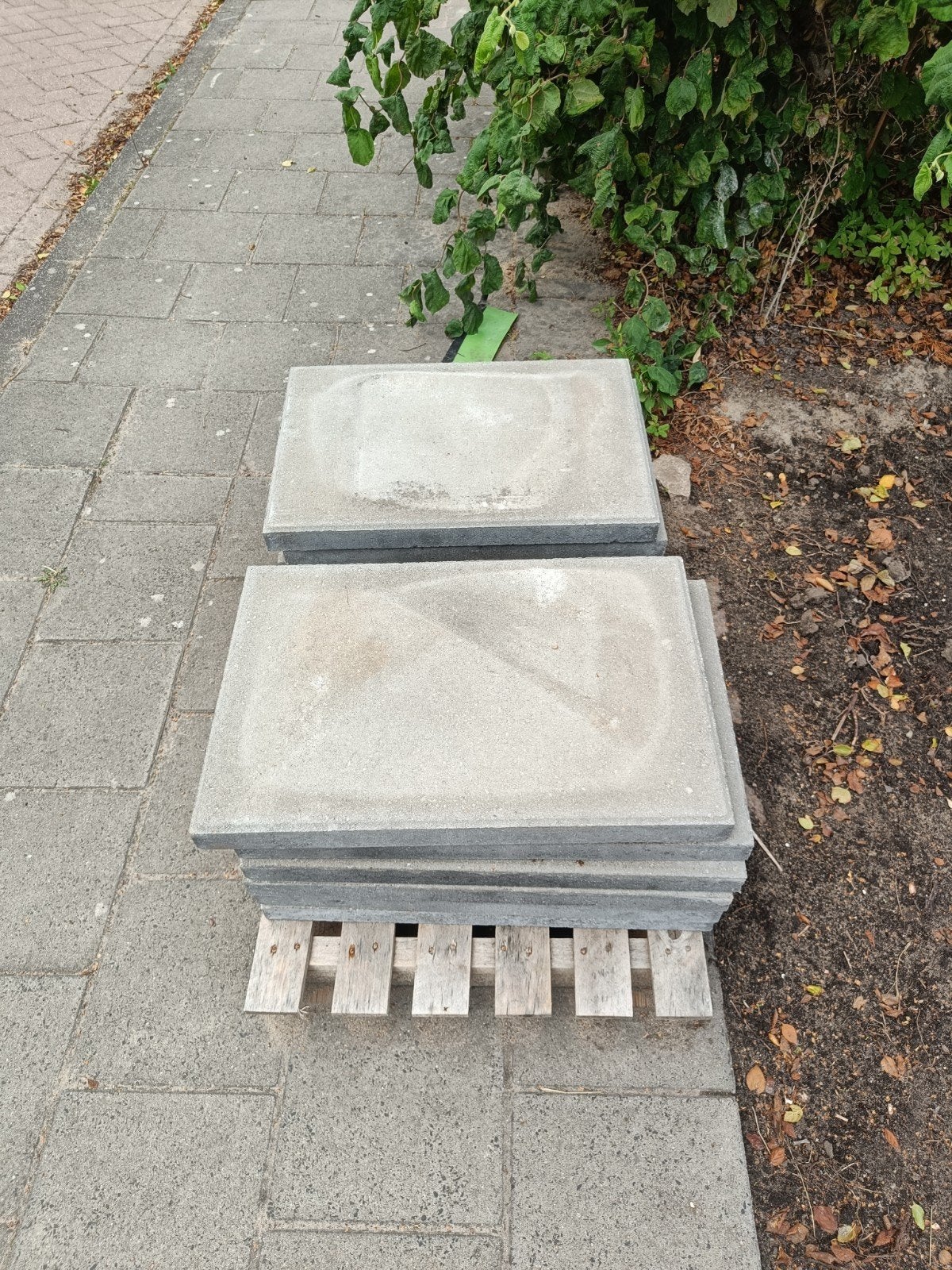 Nieuwe grijze betontegels voor terras of pad, Ophalen, Nieuw, Minder dan 5 m², Beton