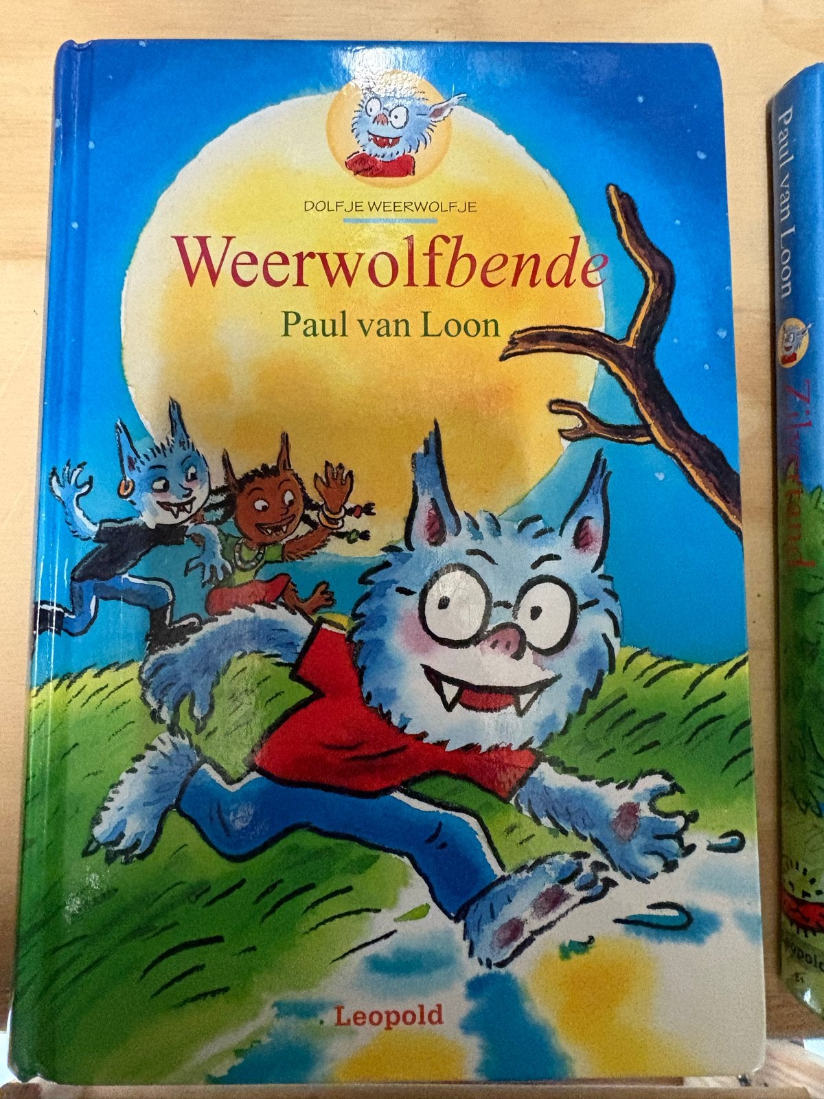 Dolfje Weerwolfje: Zilvertand en Weerwolfbende (2 boeken), Ophalen of Verzenden, Gelezen, Fictie