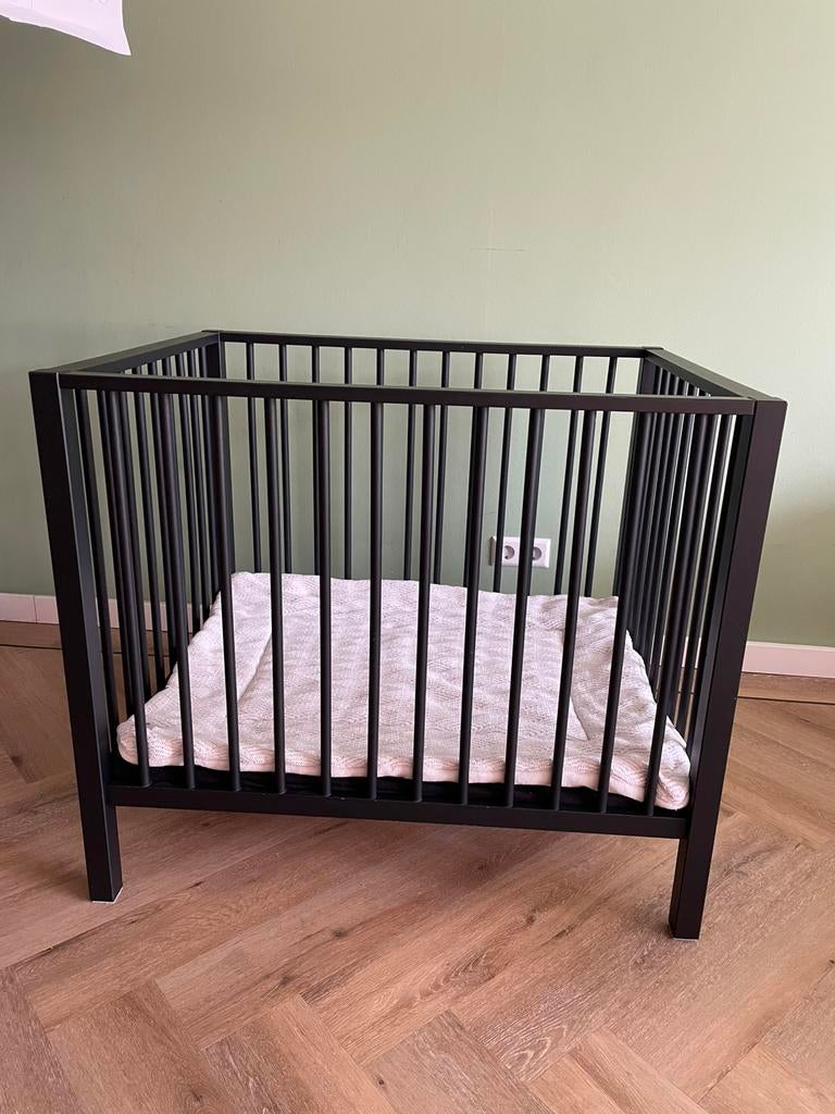 Europe Baby Box Mat Zwart |incl.3 Jollein boxkleden & matras, Kinderen en Baby's, Boxen, Ophalen, Zo goed als nieuw, Boxkleed