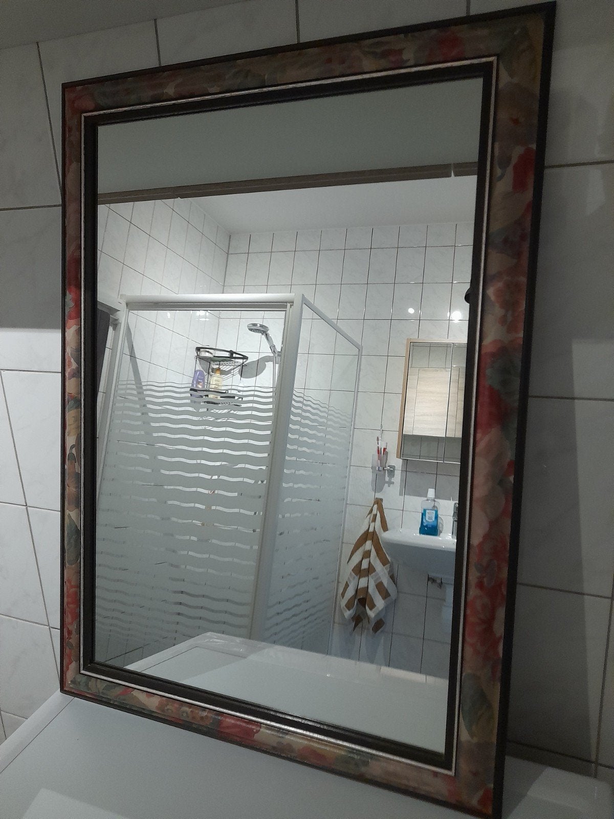 Mooie spiegel met gekleurde rand 49x68., Huis en Inrichting, Woonaccessoires | Spiegels, Ophalen, Rechthoekig, Minder dan 50 cm