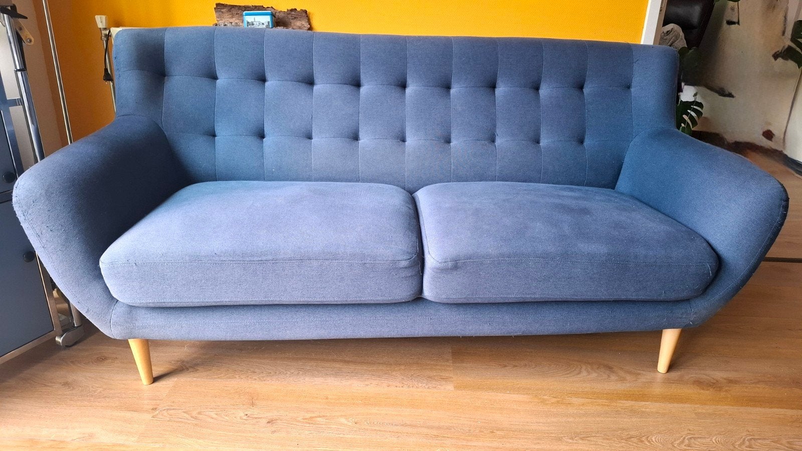 Stevige 2½ zits bank, blauwe stof met zonverkleuring, Huis en Inrichting, Ophalen, Gebruikt, Driepersoons, 75 tot 100 cm