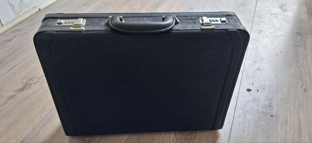 Koffer en laptoptas leer, Ophalen of Verzenden, 15 inch, Nieuw, Aktetas
