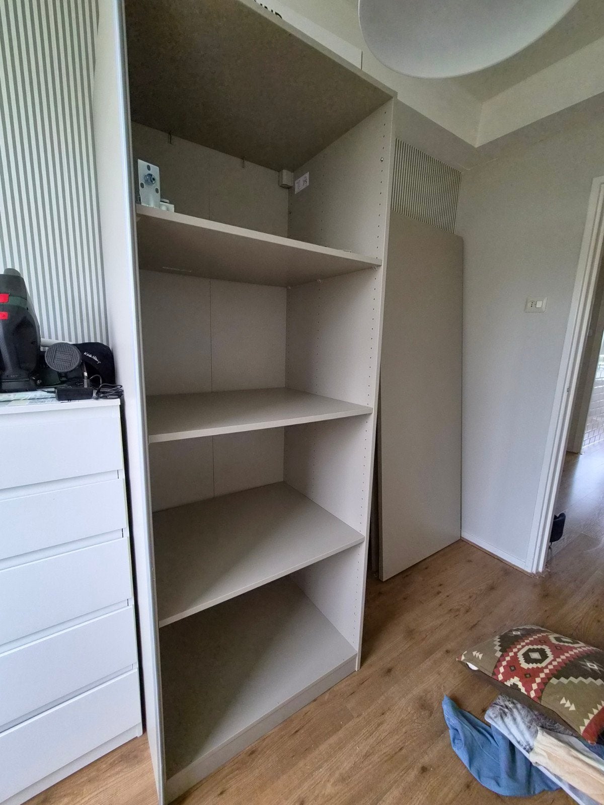 IKEA PAX BASISELEMENT- Grijs/Beige met Planken, Huis en Inrichting, Ophalen, Zo goed als nieuw