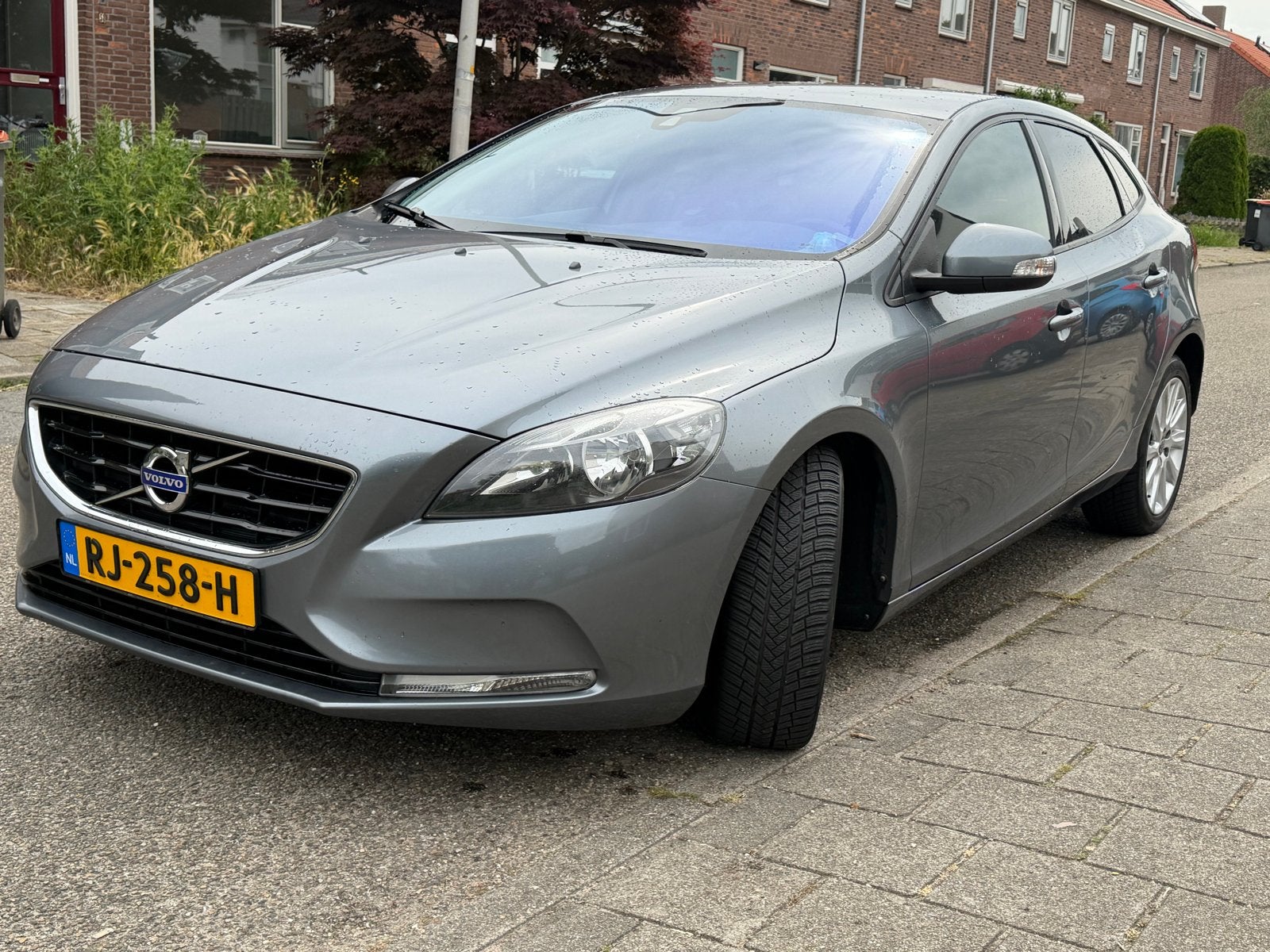Volvo V40 1.6 D2 115PK 2014 Grijs 186000 km, Voorwielaandrijving, Stof, Zwart, 4 cilinders