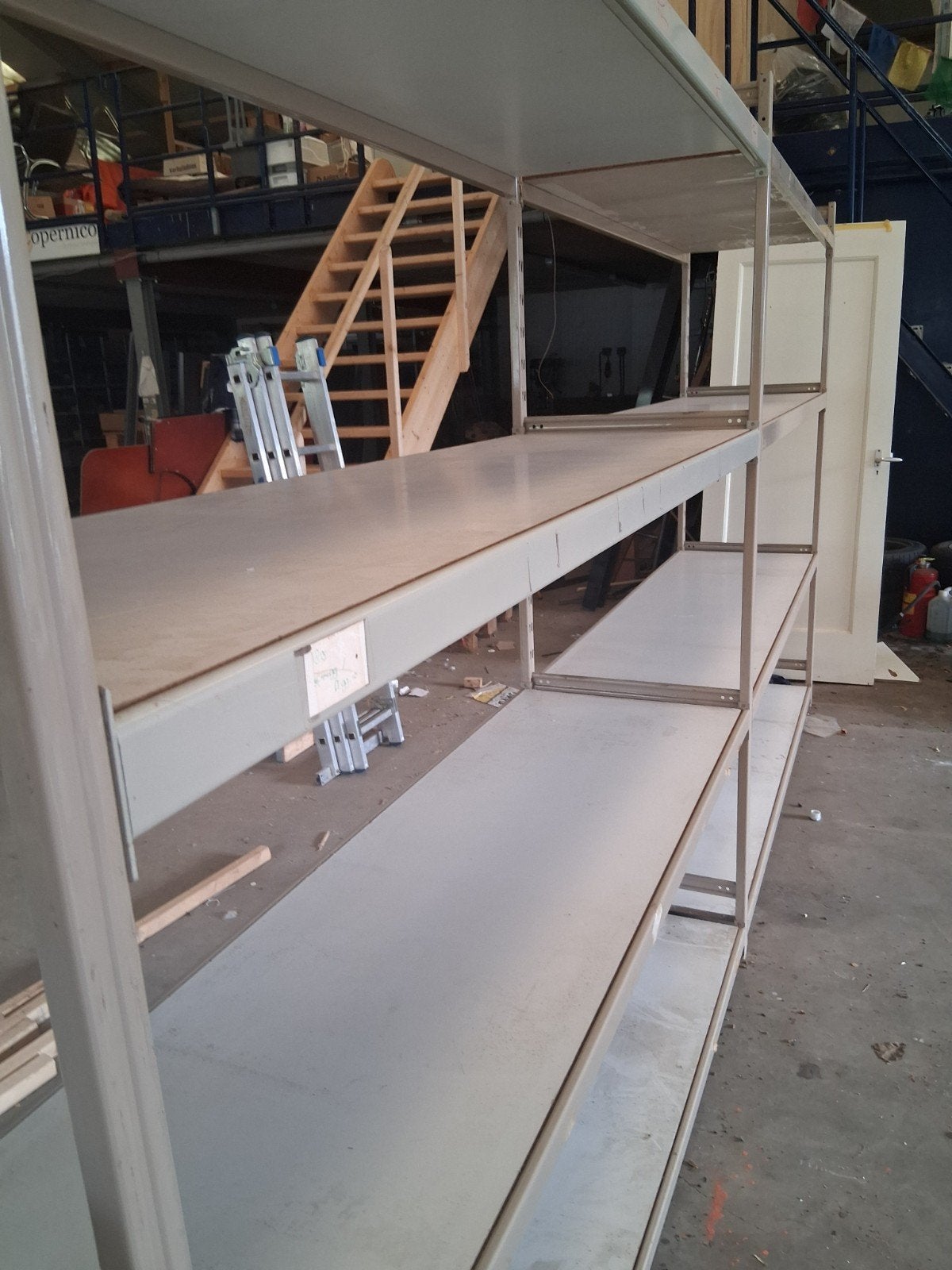 Overtoom stelling kasten legbordstelling, Ophalen