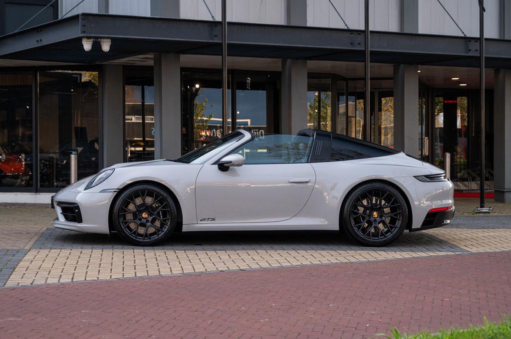 Porsche 911 992 Targa 4 GTS (bj 2023, automaat), Apple Carplay, Gebruikt, Cabriolet, 4 stoelen