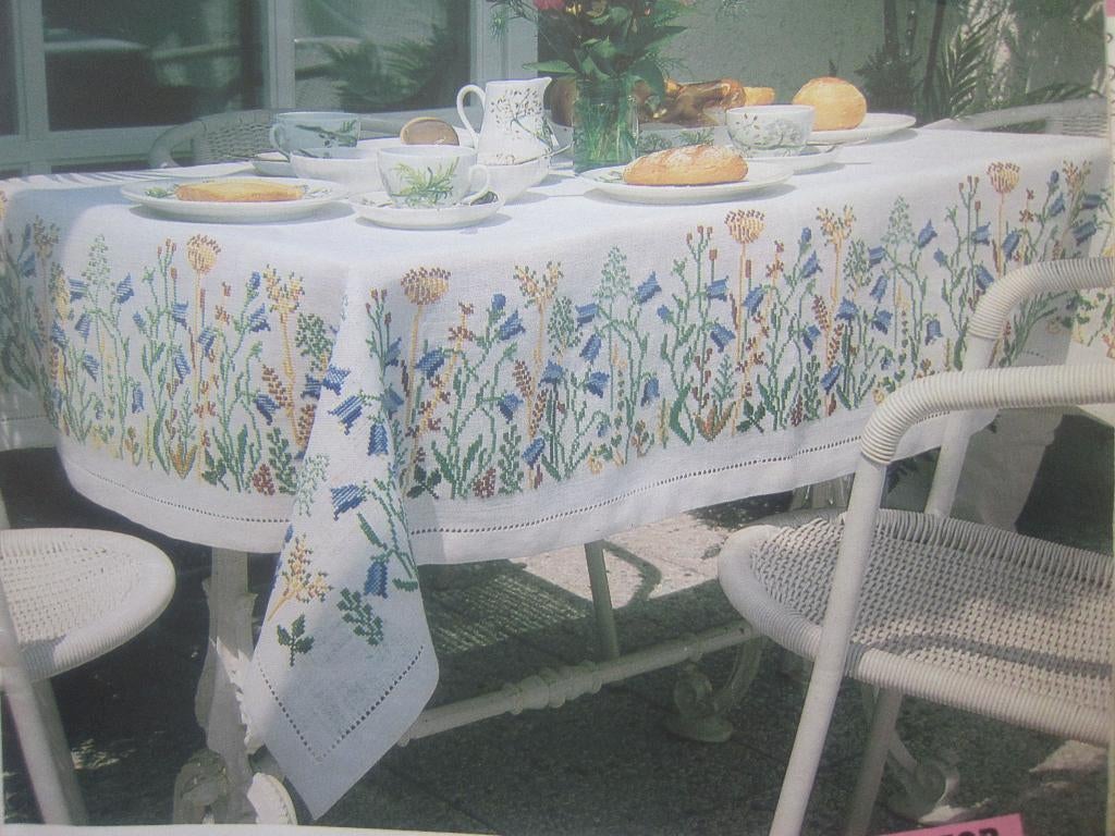 borduurpatroon wilde weide bloemen Campanula blauw paarse, Ophalen of Verzenden, Nieuw, Handborduren, Patroon