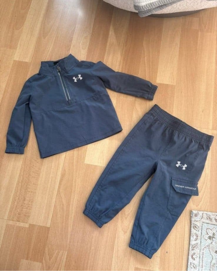 Under Armour baby trainingspakje mt 68 ZGAN, Ophalen of Verzenden, Zo goed als nieuw, Jongetje, Pakje