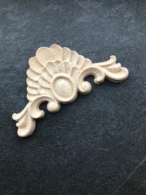 Brocant houtsnijwerk ornament voor op een kast schelp, Huis en Inrichting, Brocante, Nieuw, Ophalen of Verzenden, https://verburgtvintage.nl/#contact