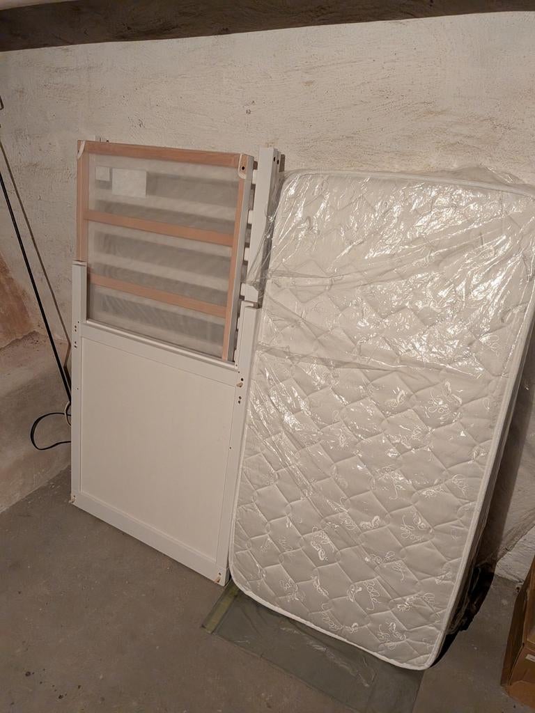 SUNDVIK ledikant 60x120 met matras, zgan, Ophalen