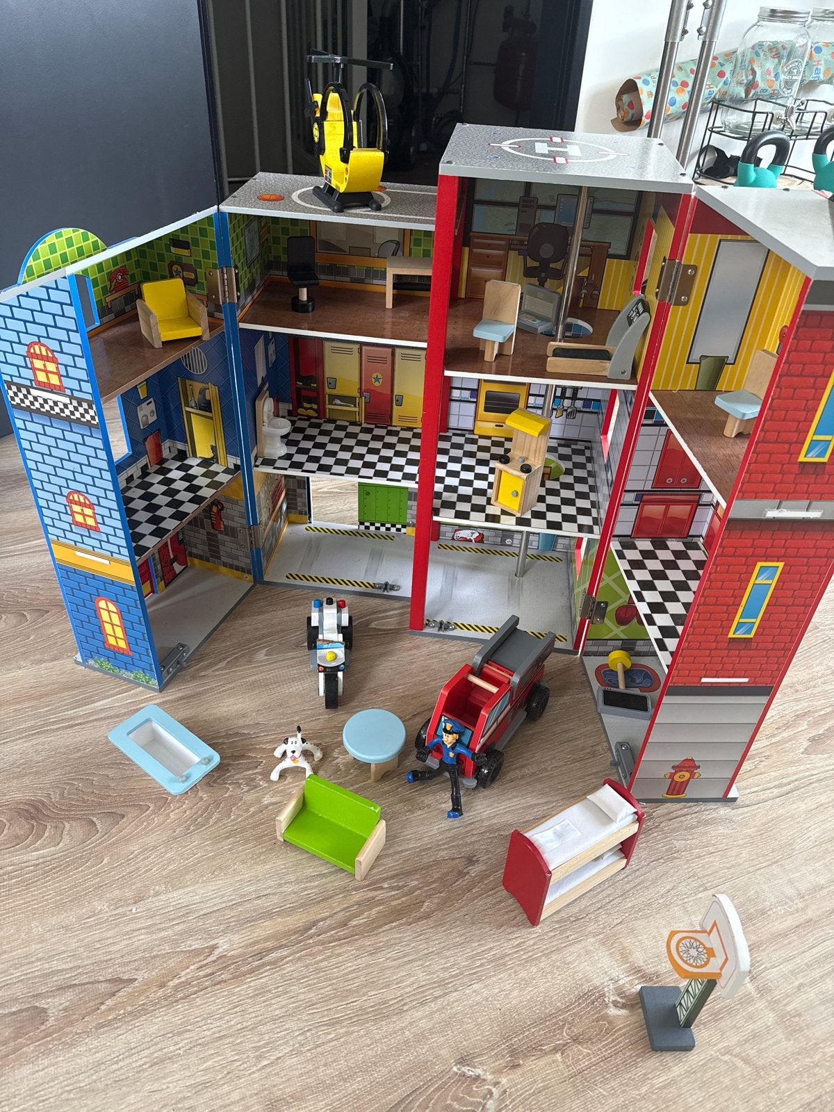 Grote Houten Speelset: Politiebureau, Brandweer & Ziekenhuis, Ophalen, Zo goed als nieuw, Jongen of Meisje
