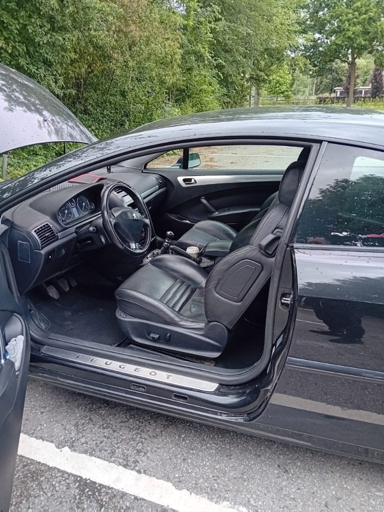 Peugeot 407 2.2 16V Coupe 2007 Zwart, Voorwielaandrijving, 1390 kg, 4 cilinders, 4 stoelen