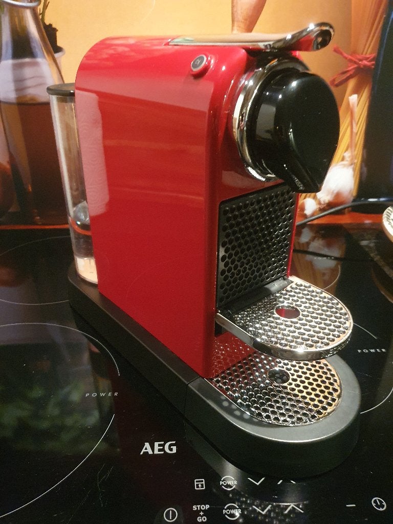 Foto 5 van prachtige kersrode nespresso citiz & milk