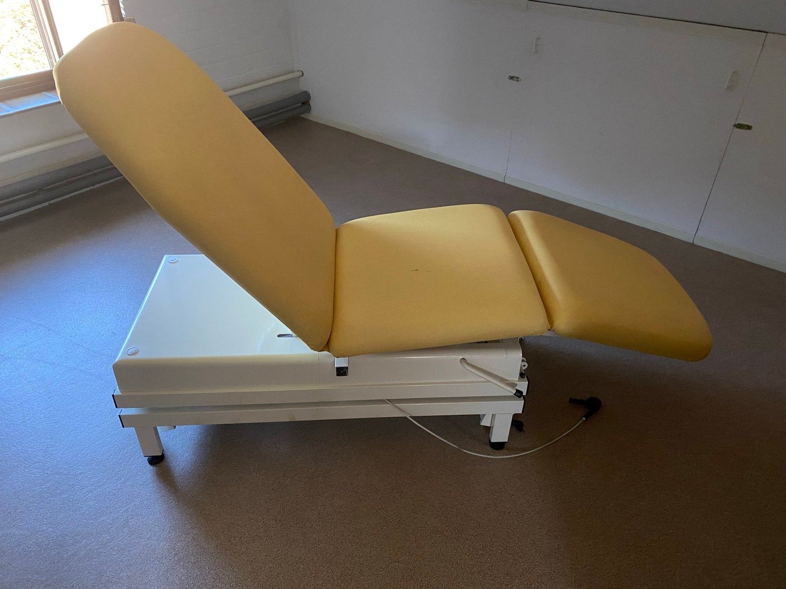 Elektrisch Verstelbare Behandelstoel/Massagetafel, Ophalen, Gebruikt, Overige kleuren, Metaal