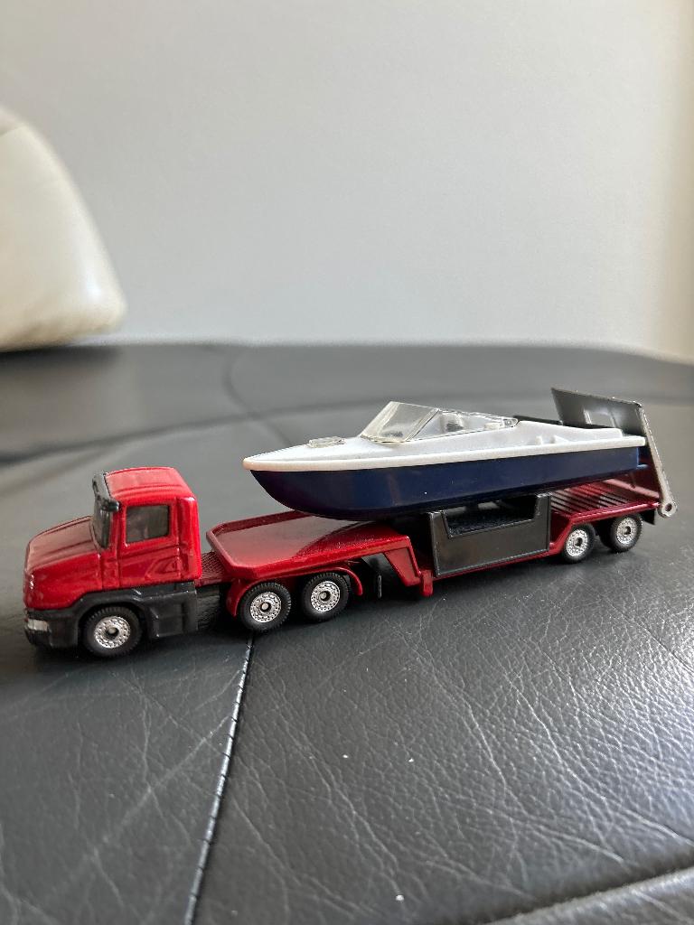 SIKU 1610 Scania Tieflader mit Motorboot, Ophalen of Verzenden, Gebruikt, Bus of Vrachtwagen, SIKU