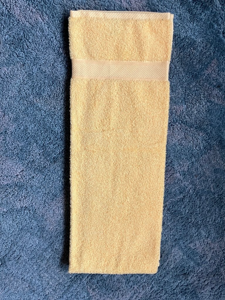 Geel badlaken 0.70x 1.40 nieuw Jorzolino, Ophalen of Verzenden, Nieuw, Geel, Handdoek