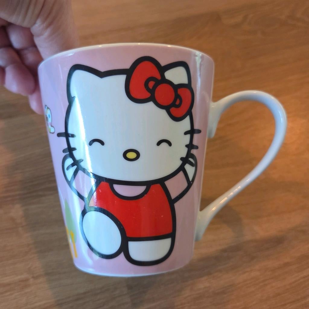 Hello Kitty mok Sanrio met schattige huisjes, Gebruikt, Keramiek, Ophalen of Verzenden, Overige stijlen