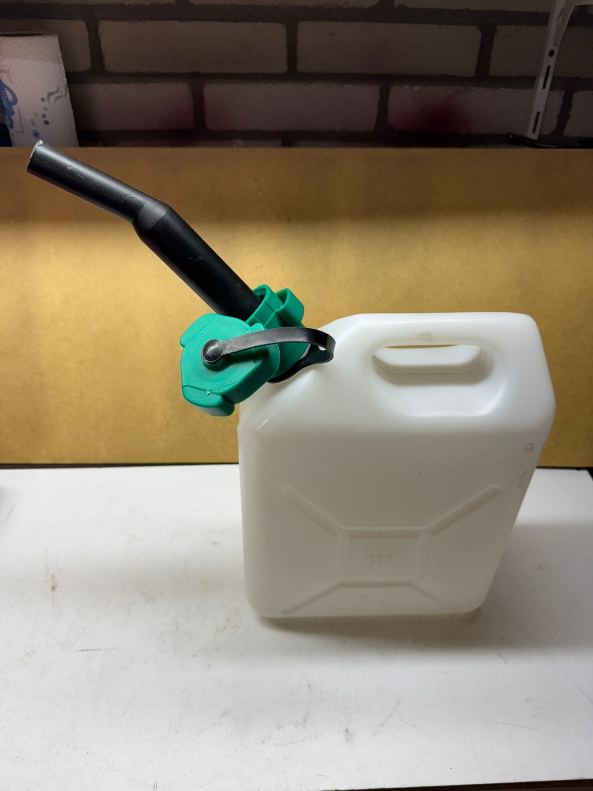Jerrycan 5 liter met schenktuit, Ophalen, Zo goed als nieuw
