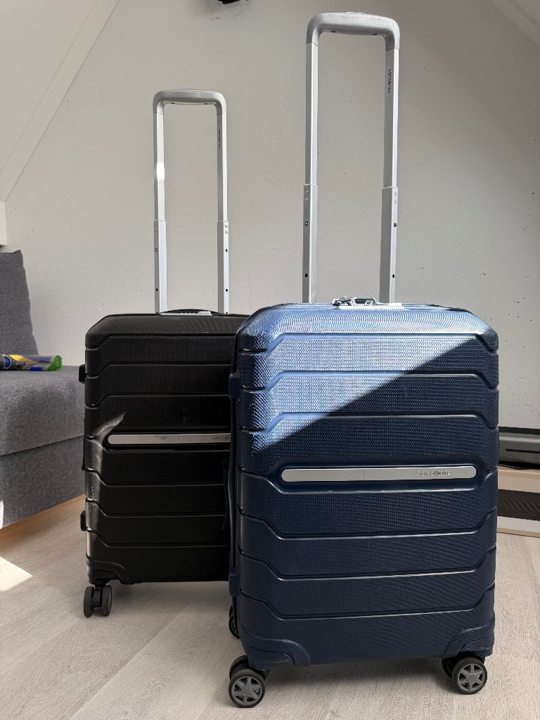 2x Samsonite Flux Spinner 55 cm Cabinekoffer – Zwart & Blauw, 50 tot 60 cm, Hard kunststof, Zo goed als nieuw, 35 tot 45 cm