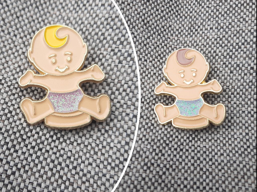 2 grappige pins van baby's te koop, Verzamelen, Ophalen of Verzenden, Nieuw, Overige onderwerpen, Speldje of Pin