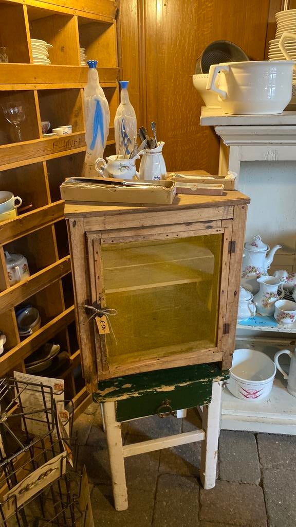 Brocante vliegenkastje, Ophalen